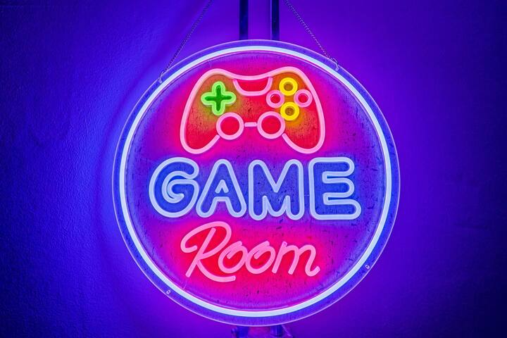 Waterfront | Boat Rental | Heated Pool | Sleeps 10 gallery image 2