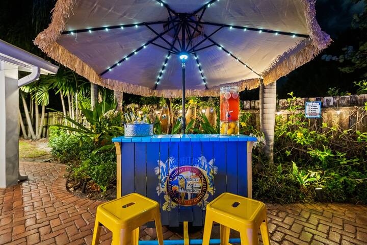 Waterfront | Boat Rental | Heated Pool | Sleeps 10 gallery image 4