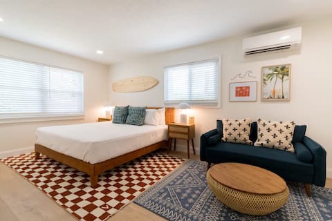 THE JUNI - Studio Steps to Beach + Downtown