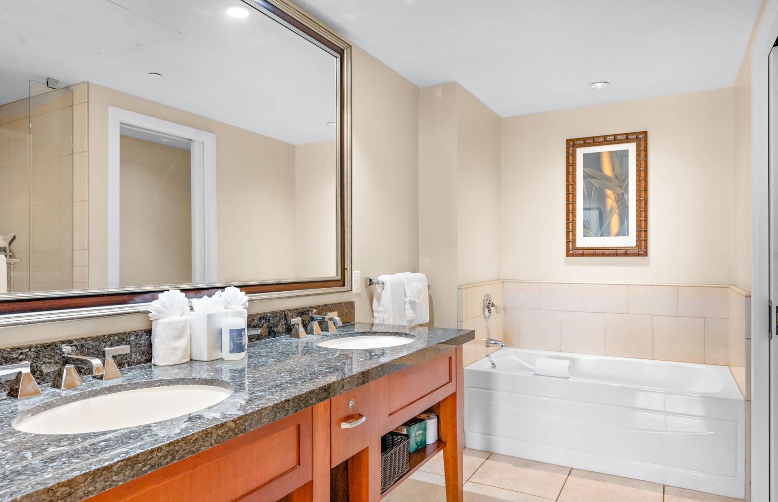 Condo in Lahaina · ★4.67 · 2 bedrooms · 3 beds · 2 baths - Image 20