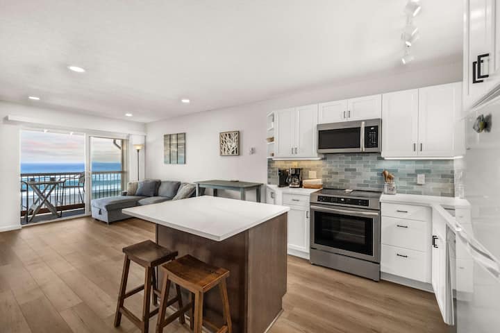 Cozy Condo With Ocean View! - Lincoln City, OR