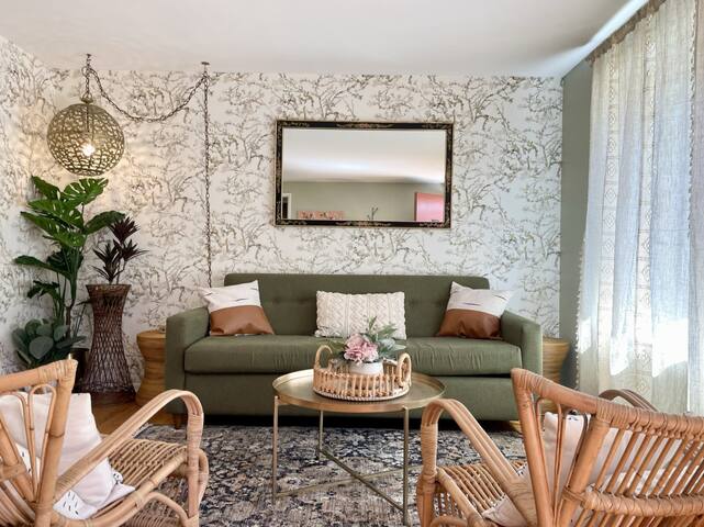 Fremont Nirvana | Chic Townhome Near Bars & Eats gallery image 2