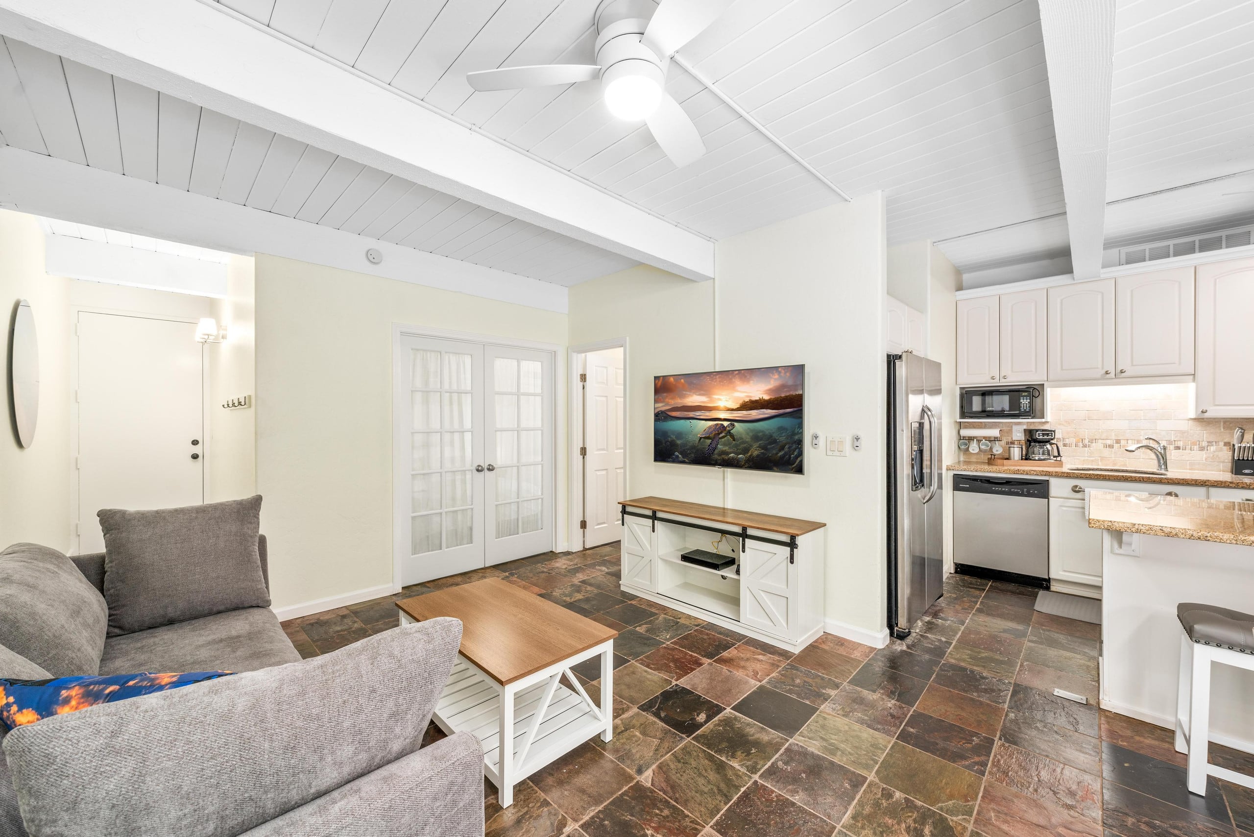 Condo in Kailua-Kona · ★4.71 · 1 bedroom · 2 beds · 1 private bath - Image 25