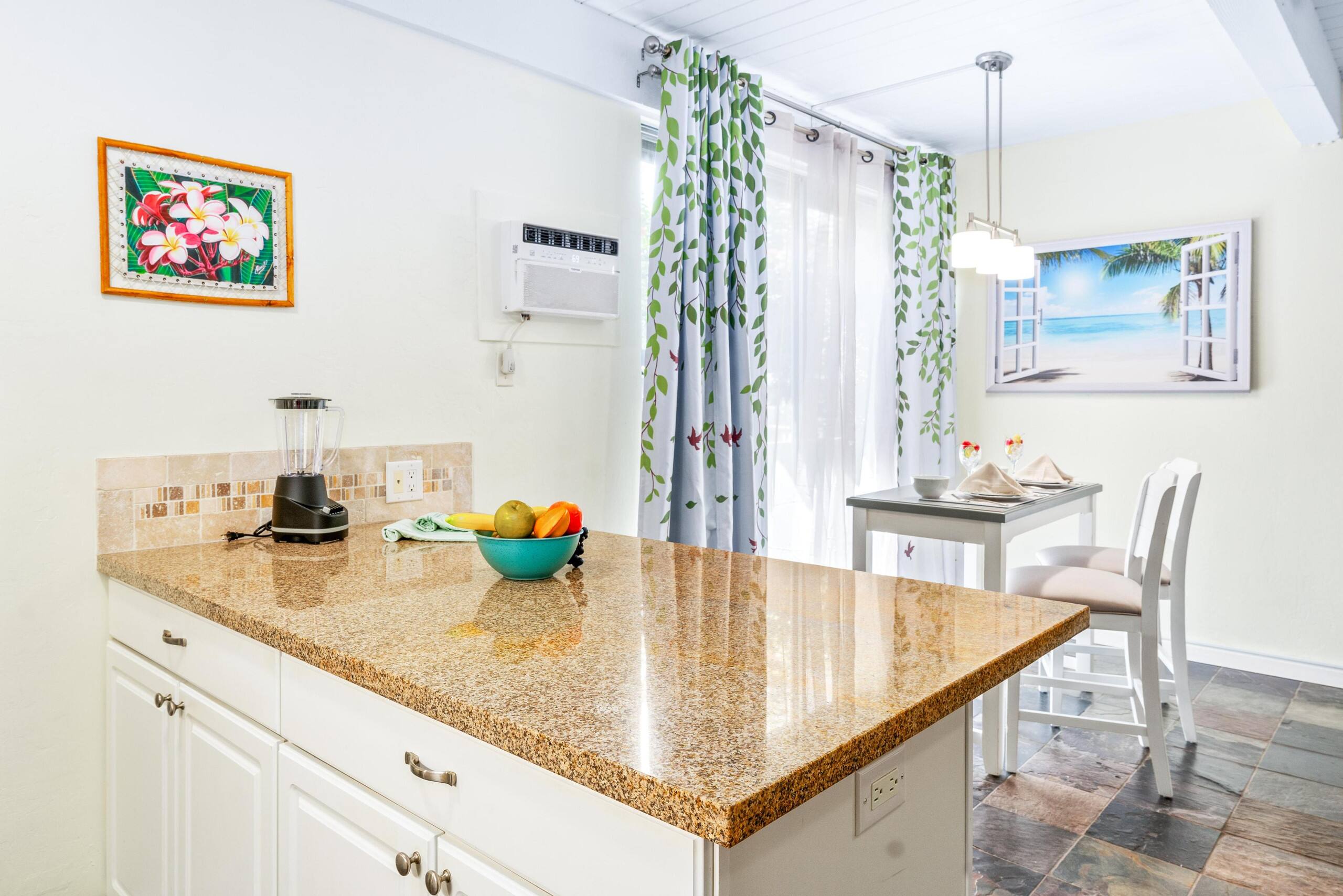 Condo in Kailua-Kona · ★4.71 · 1 bedroom · 2 beds · 1 private bath - Image 7