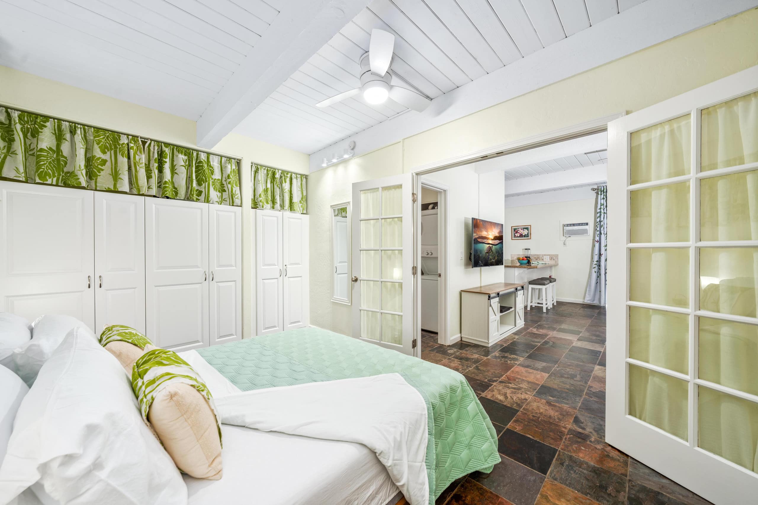Condo in Kailua-Kona · ★4.71 · 1 bedroom · 2 beds · 1 private bath - Image 14