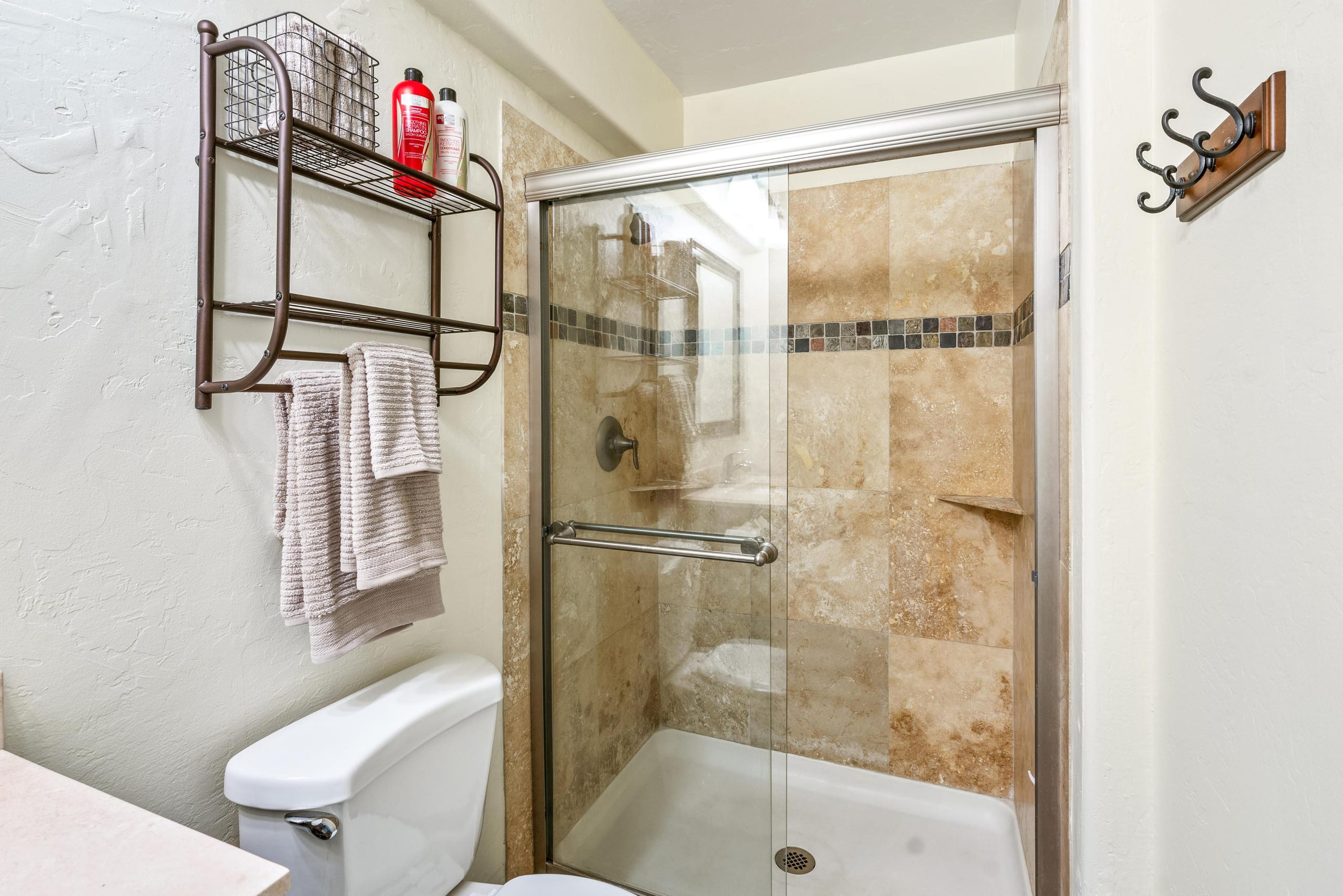 Condo in Kailua-Kona · ★4.71 · 1 bedroom · 2 beds · 1 private bath - Image 16