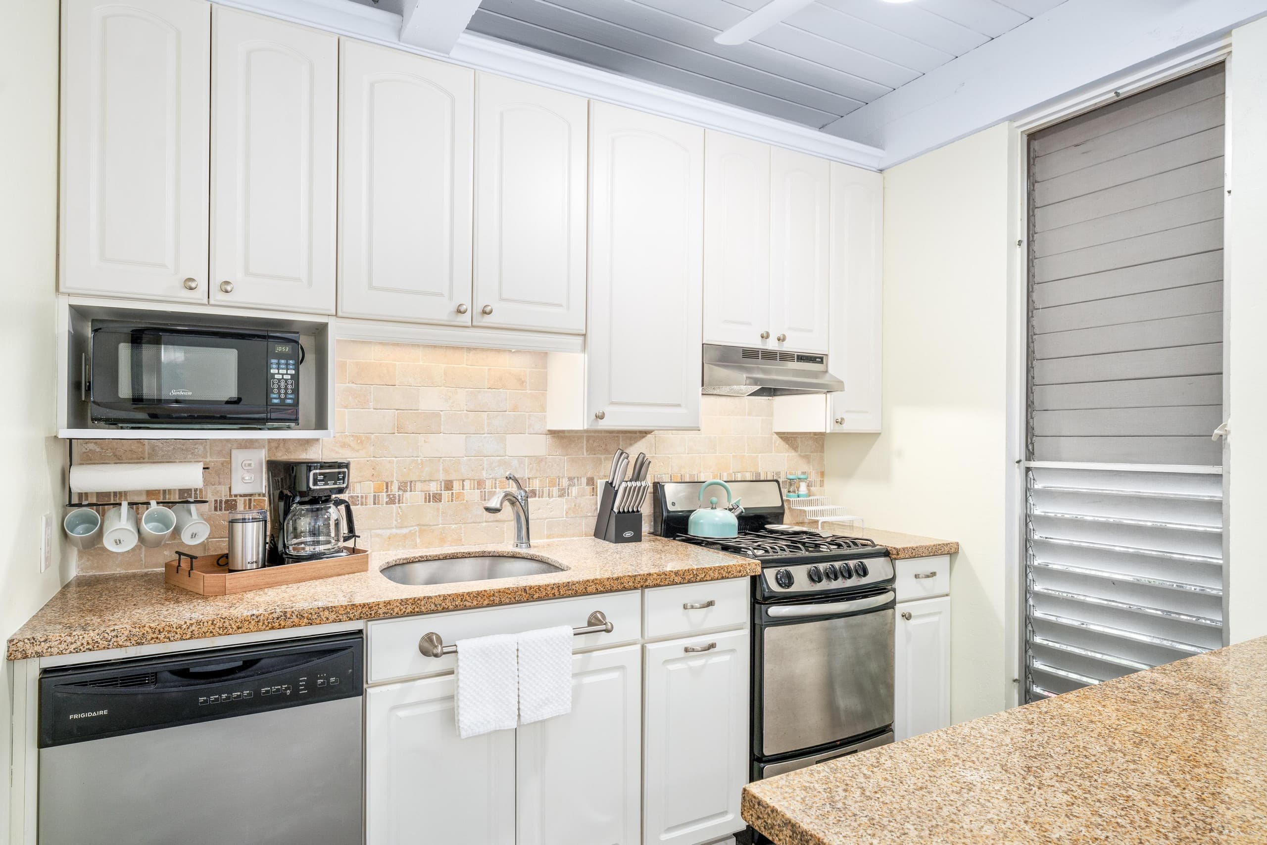 Condo in Kailua-Kona · ★4.71 · 1 bedroom · 2 beds · 1 private bath - Image 4