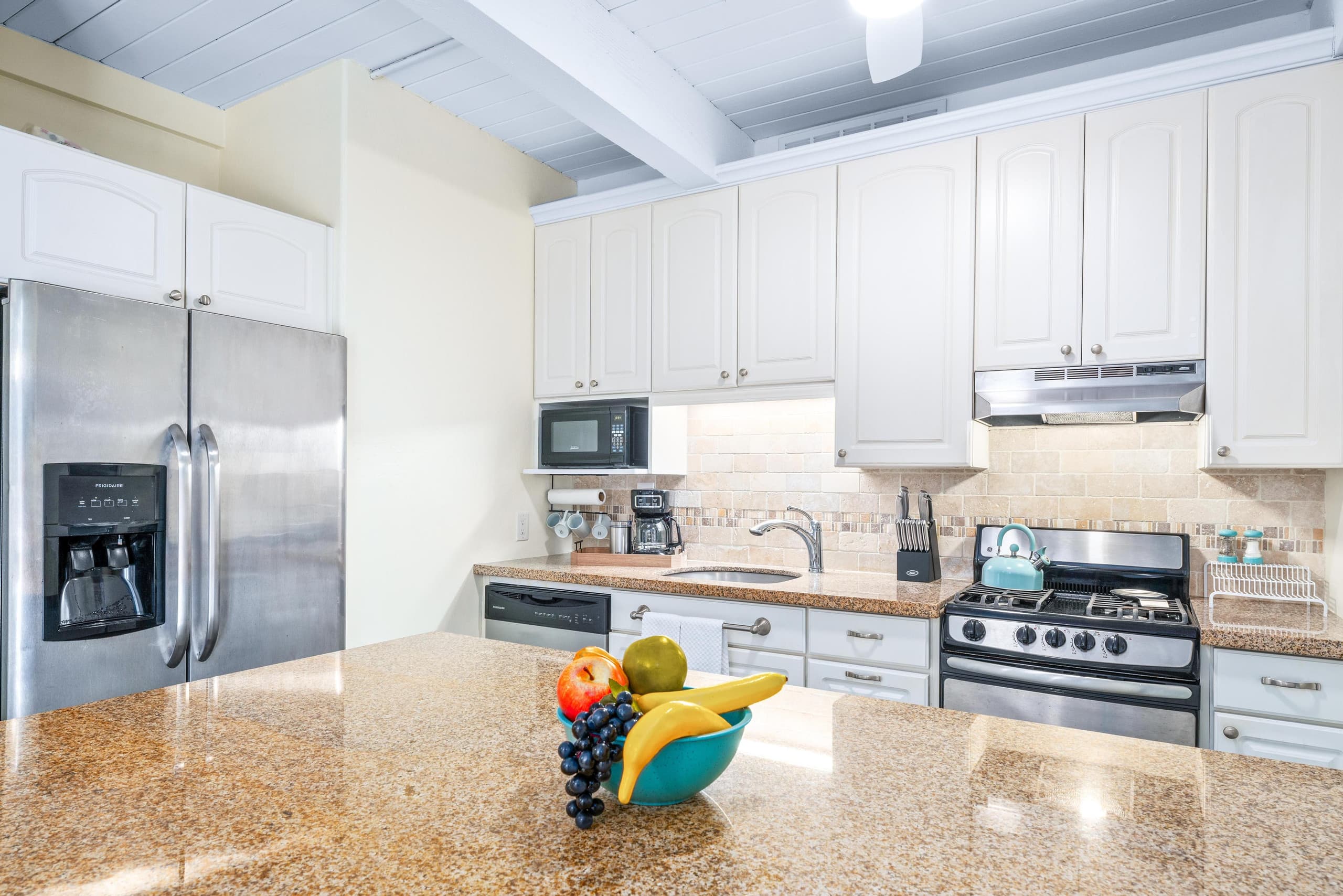 Condo in Kailua-Kona · ★4.71 · 1 bedroom · 2 beds · 1 private bath - Image 5