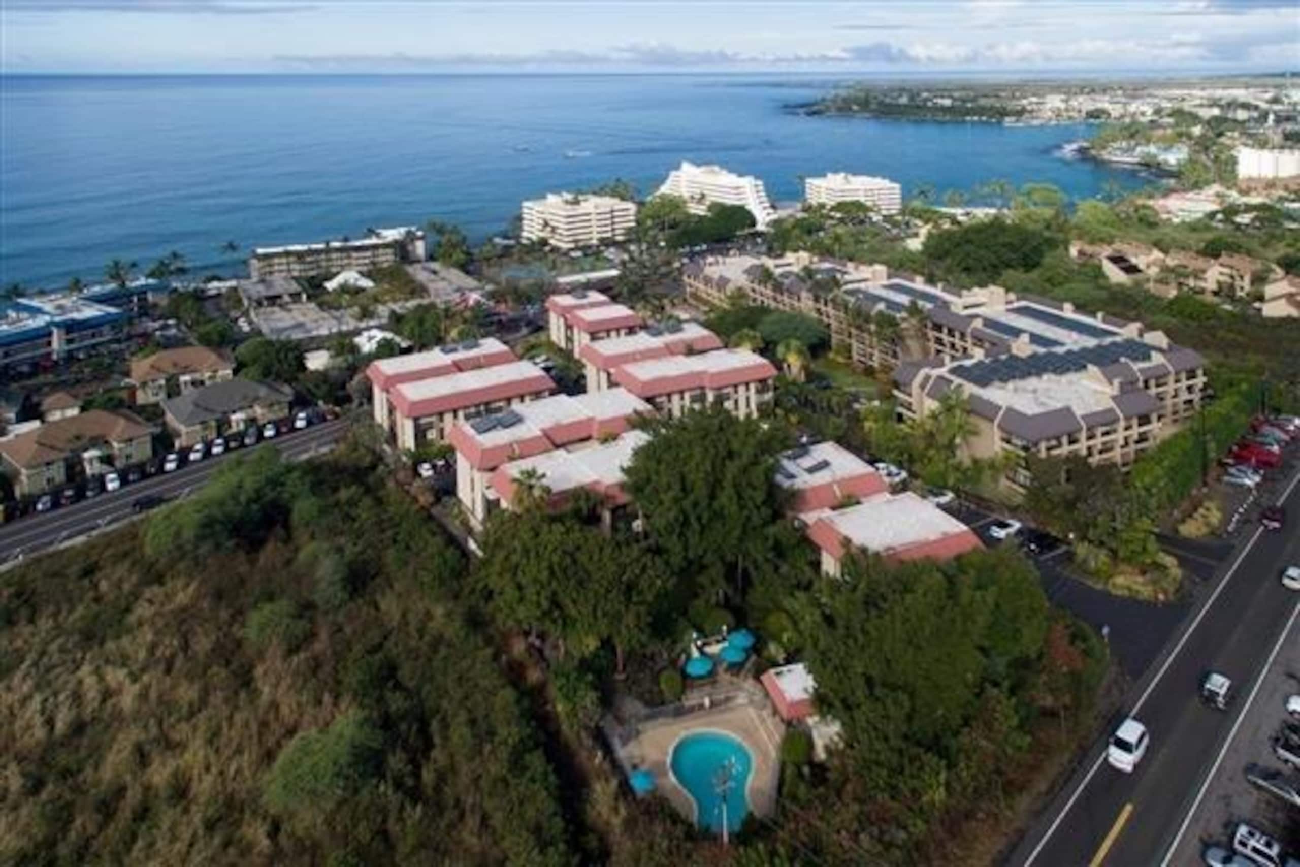 Condo in Kailua-Kona · ★4.71 · 1 bedroom · 2 beds · 1 private bath - Image 19