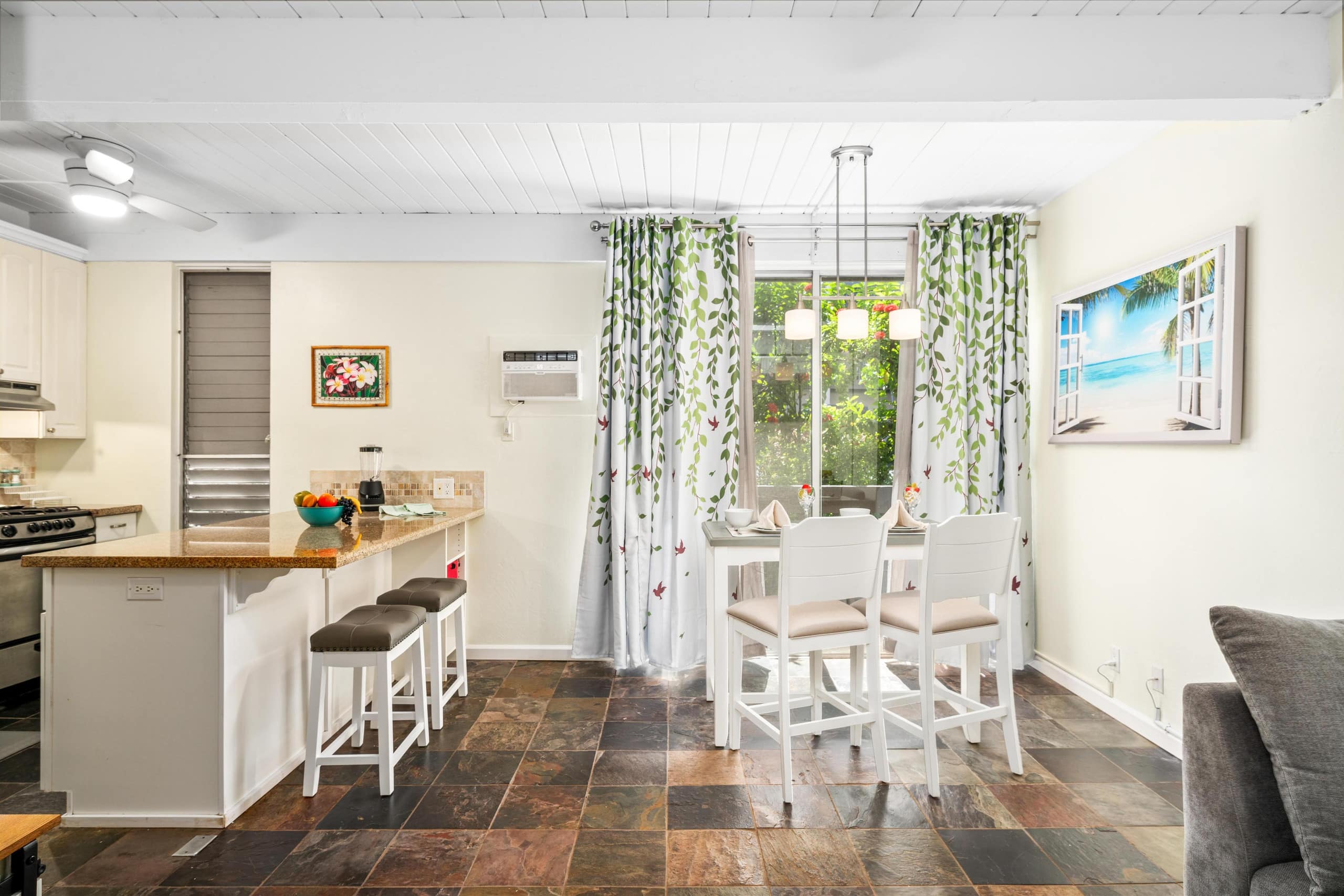 Condo in Kailua-Kona · ★4.71 · 1 bedroom · 2 beds · 1 private bath - Image 10
