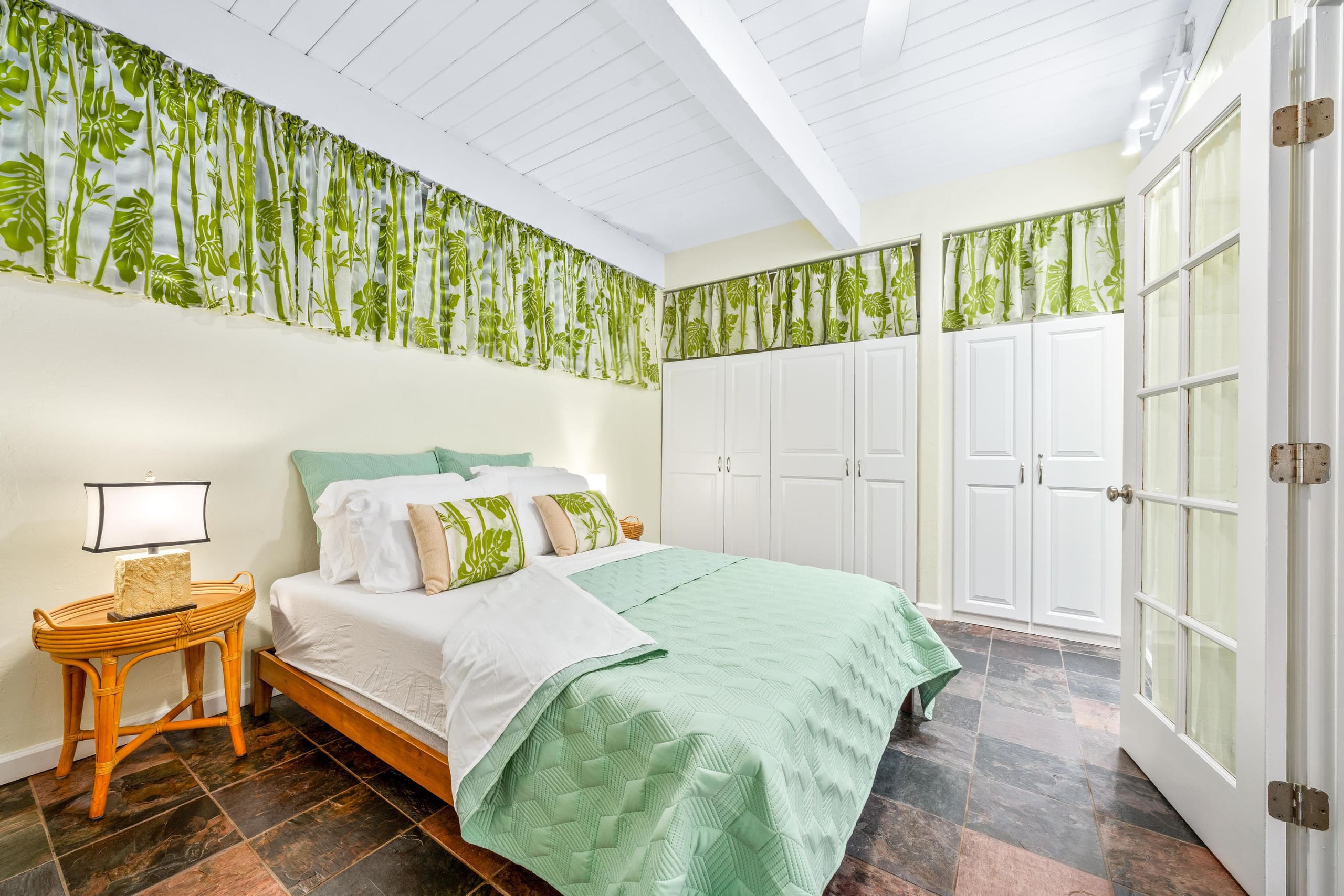 Condo in Kailua-Kona · ★4.71 · 1 bedroom · 2 beds · 1 private bath - Image 13