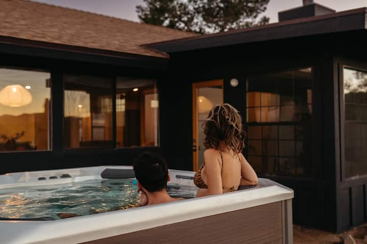 Designer Joshua Tree Ranch w/ Hot Tub & Views - Houses for Rent in