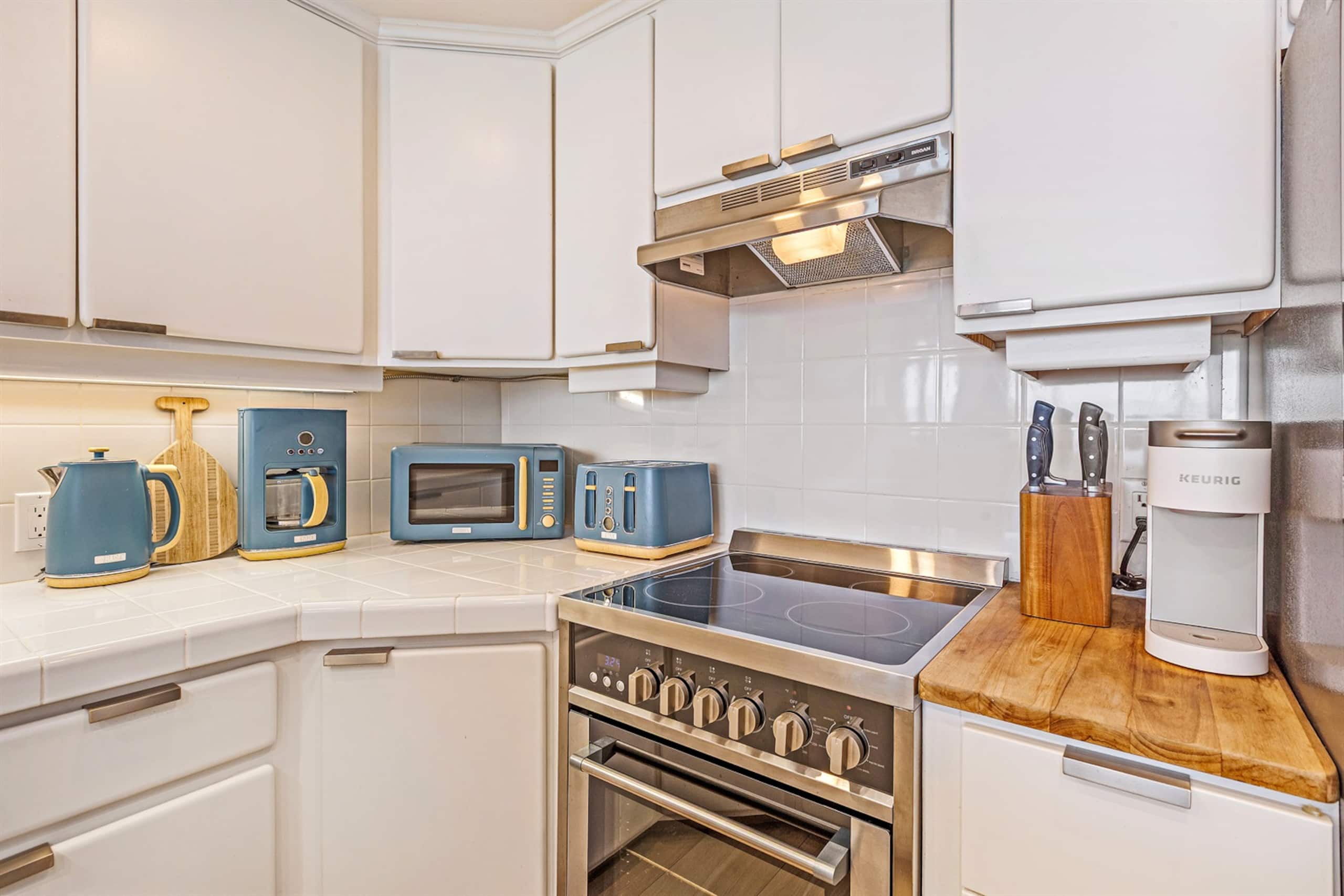 Condo in Lahaina · ★4.97 · Studio · 2 beds · 1 bath - Image 19