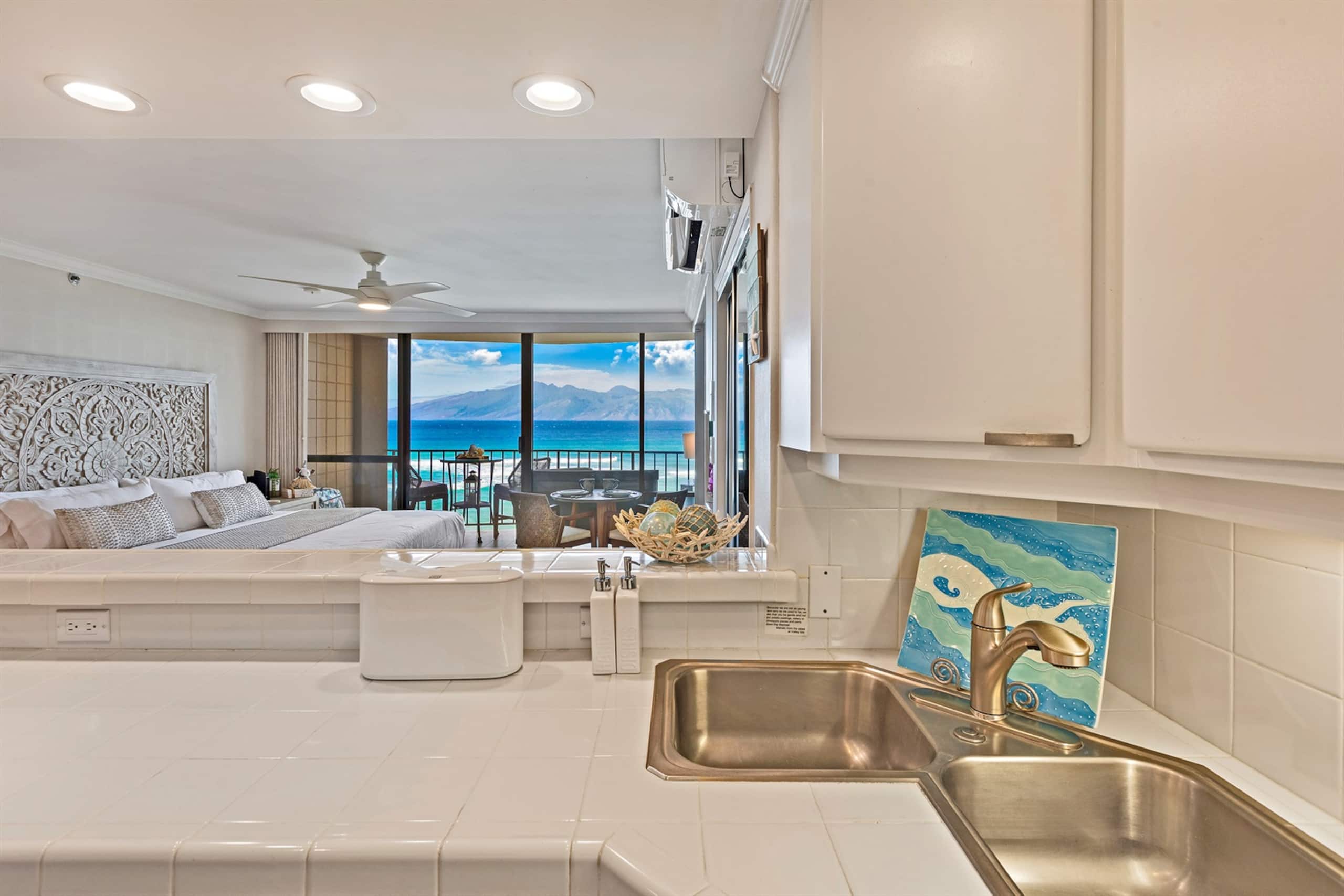 Condo in Lahaina · ★4.97 · Studio · 2 beds · 1 bath - Image 17