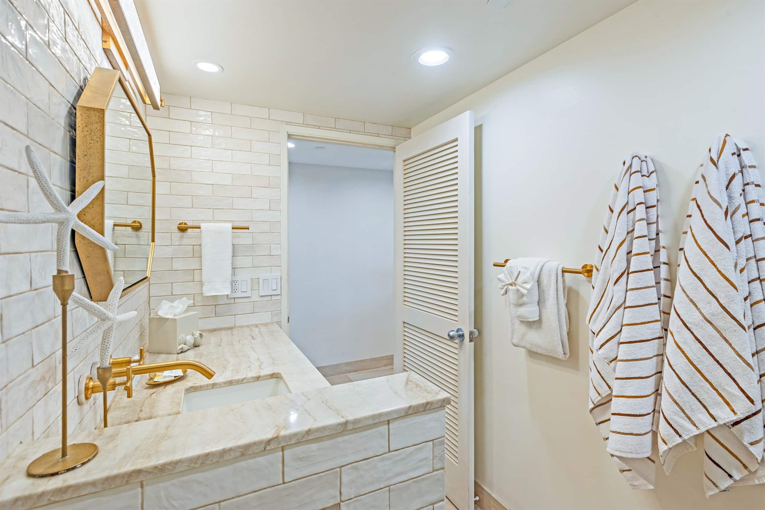 Condo in Lahaina · ★4.97 · Studio · 2 beds · 1 bath - Image 25