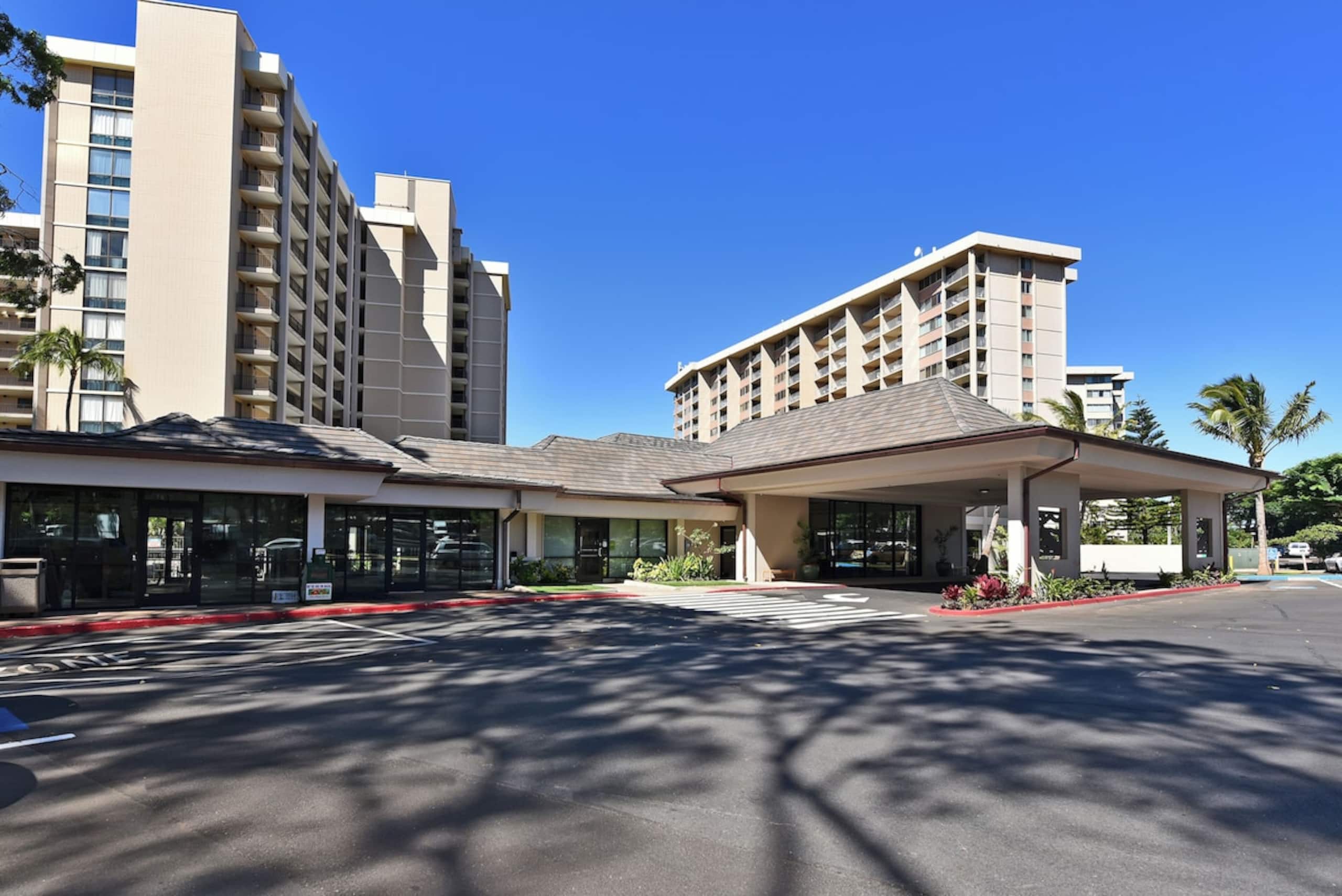 Condo in Lahaina · ★4.97 · Studio · 2 beds · 1 bath - Image 41