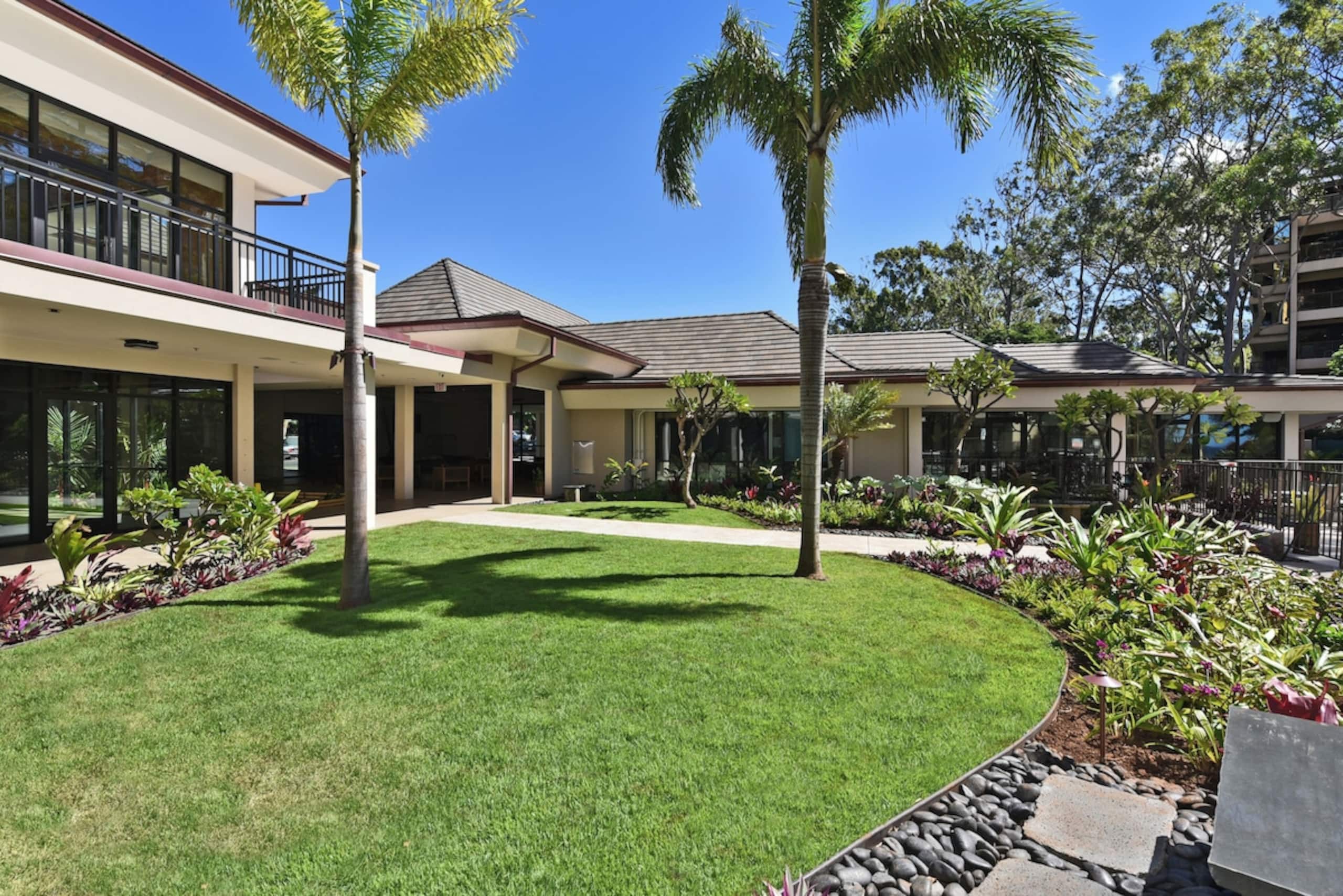 Condo in Lahaina · ★4.97 · Studio · 2 beds · 1 bath - Image 34
