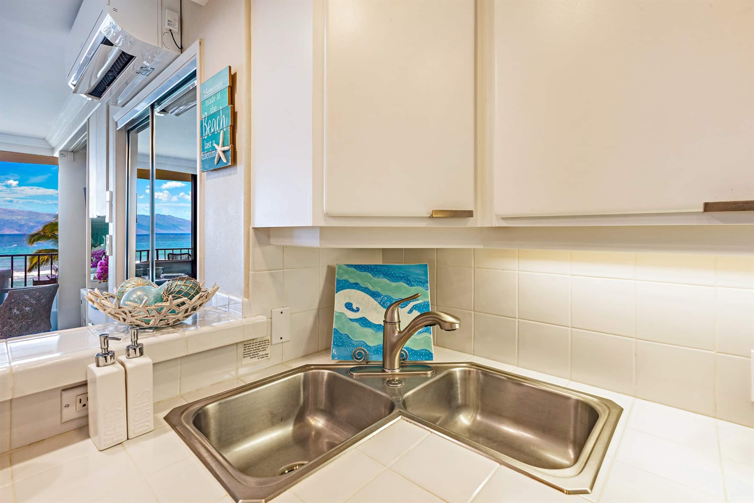 Condo in Lahaina · ★4.97 · Studio · 2 beds · 1 bath - Image 22