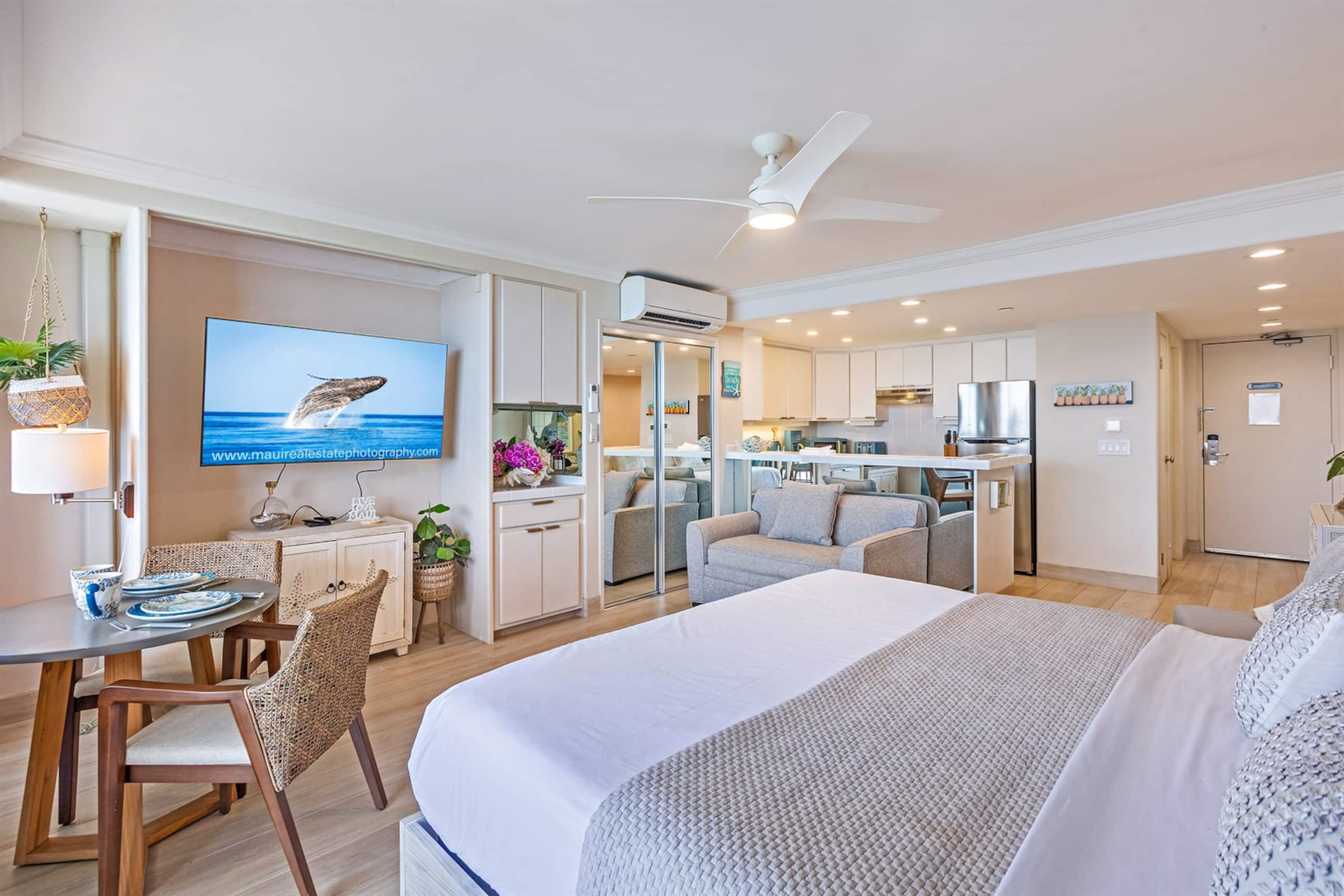 Condo in Lahaina · ★4.97 · Studio · 2 beds · 1 bath - Image 10