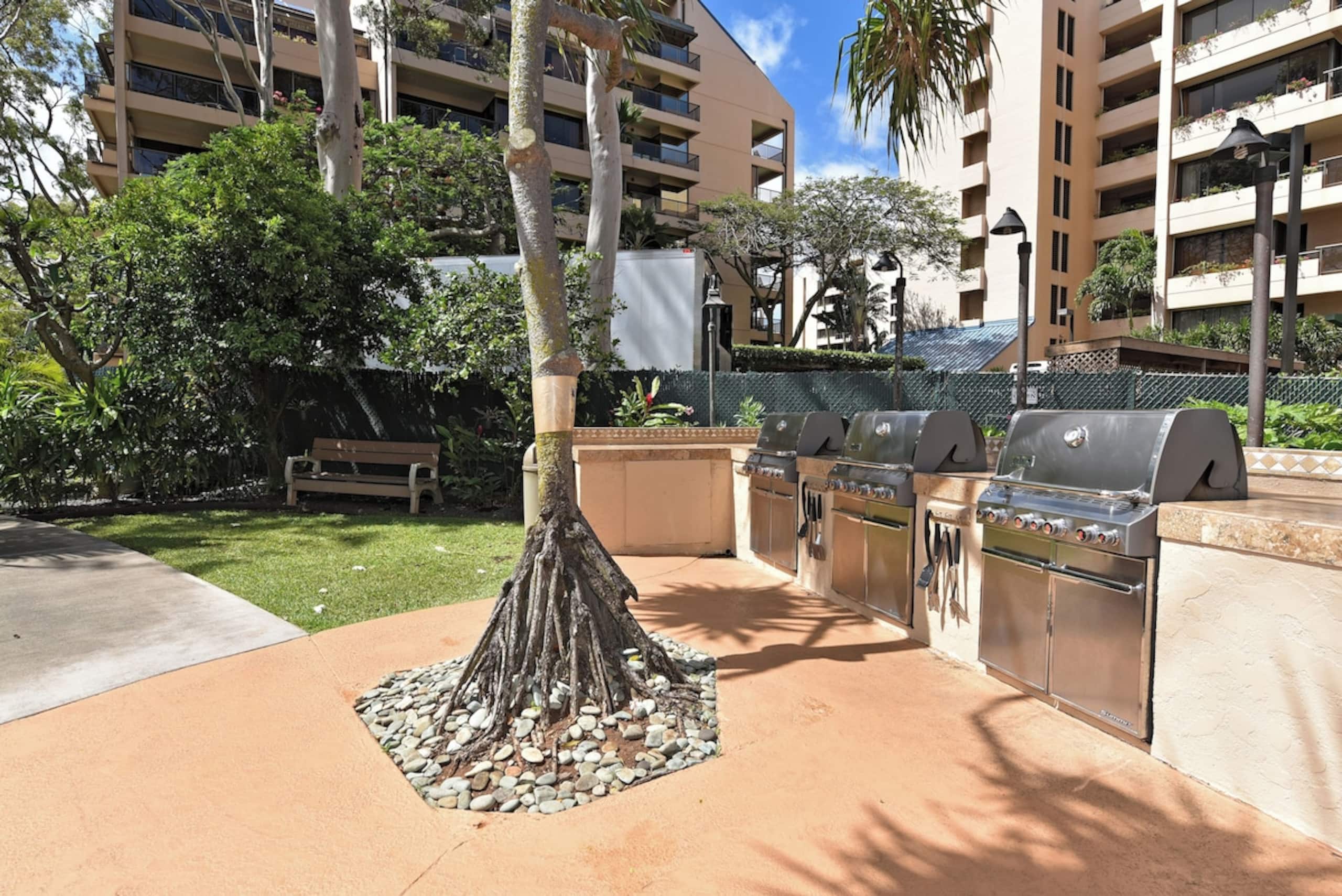 Condo in Lahaina · ★4.97 · Studio · 2 beds · 1 bath - Image 33