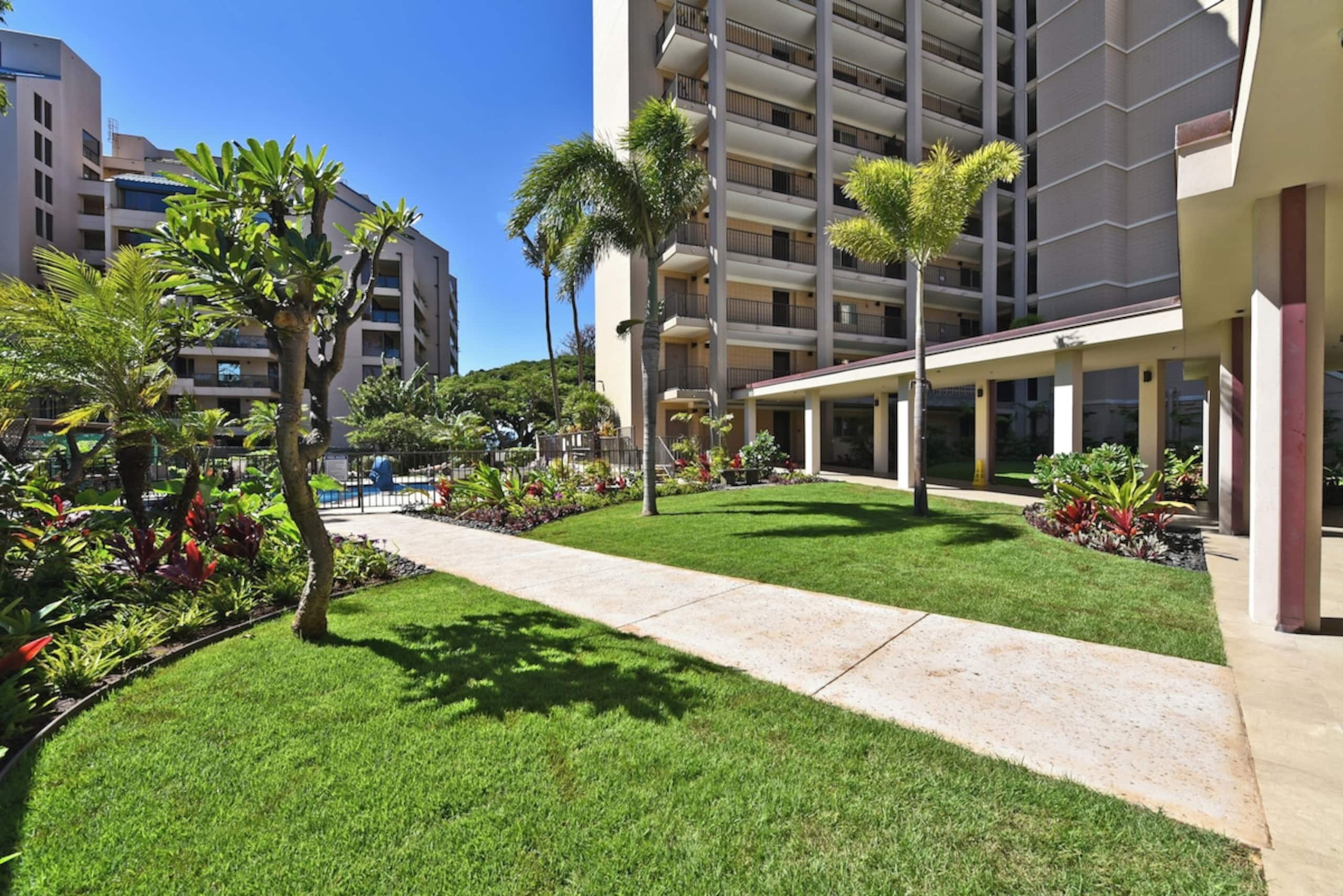 Condo in Lahaina · ★4.97 · Studio · 2 beds · 1 bath - Image 35