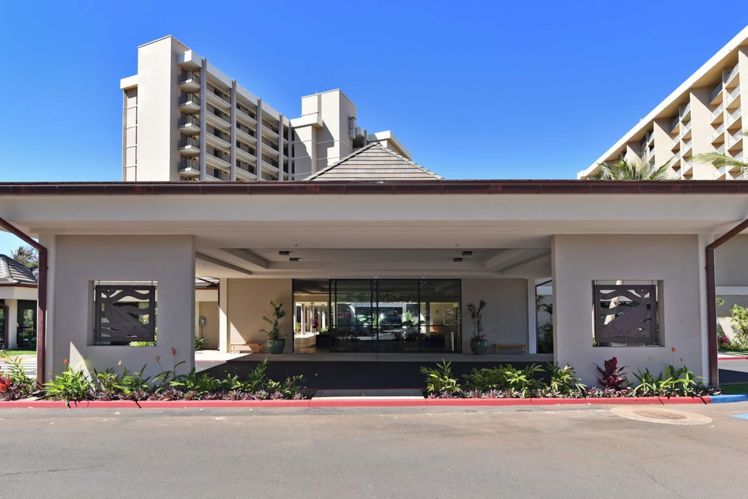 Condo in Lahaina · ★4.97 · Studio · 2 beds · 1 bath - Image 40