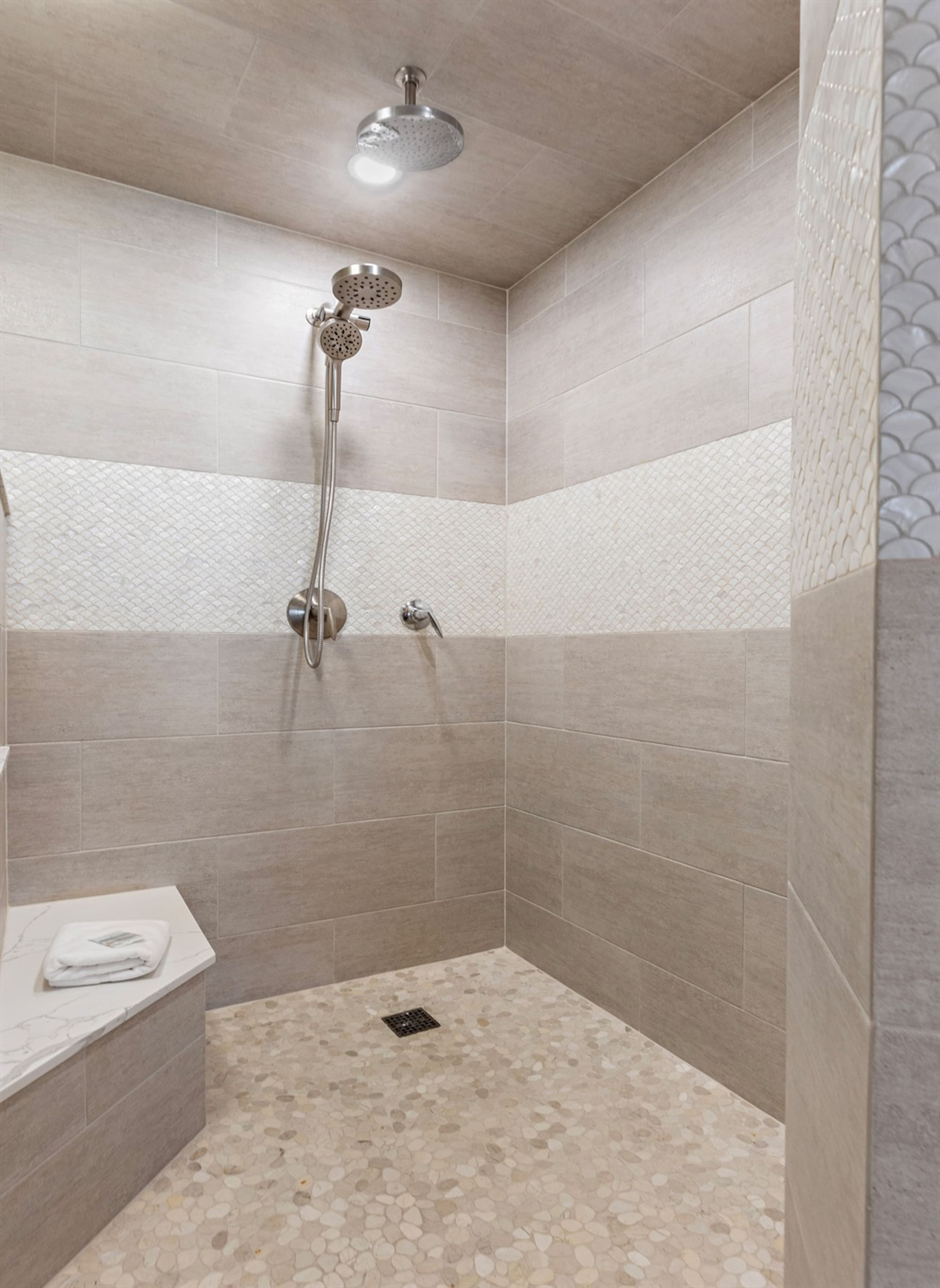 Condo in Lahaina · ★4.96 · 2 bedrooms · 3 beds · 2 baths - Image 13