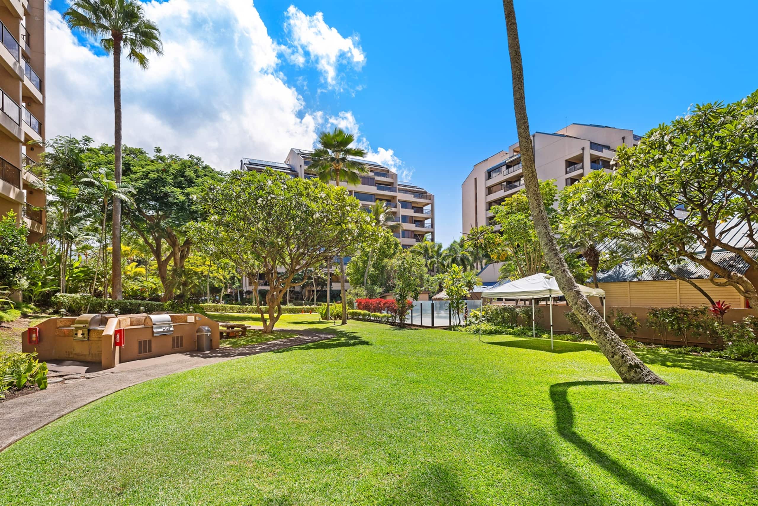 Condo in Lahaina · ★4.96 · 2 bedrooms · 3 beds · 2 baths - Image 42
