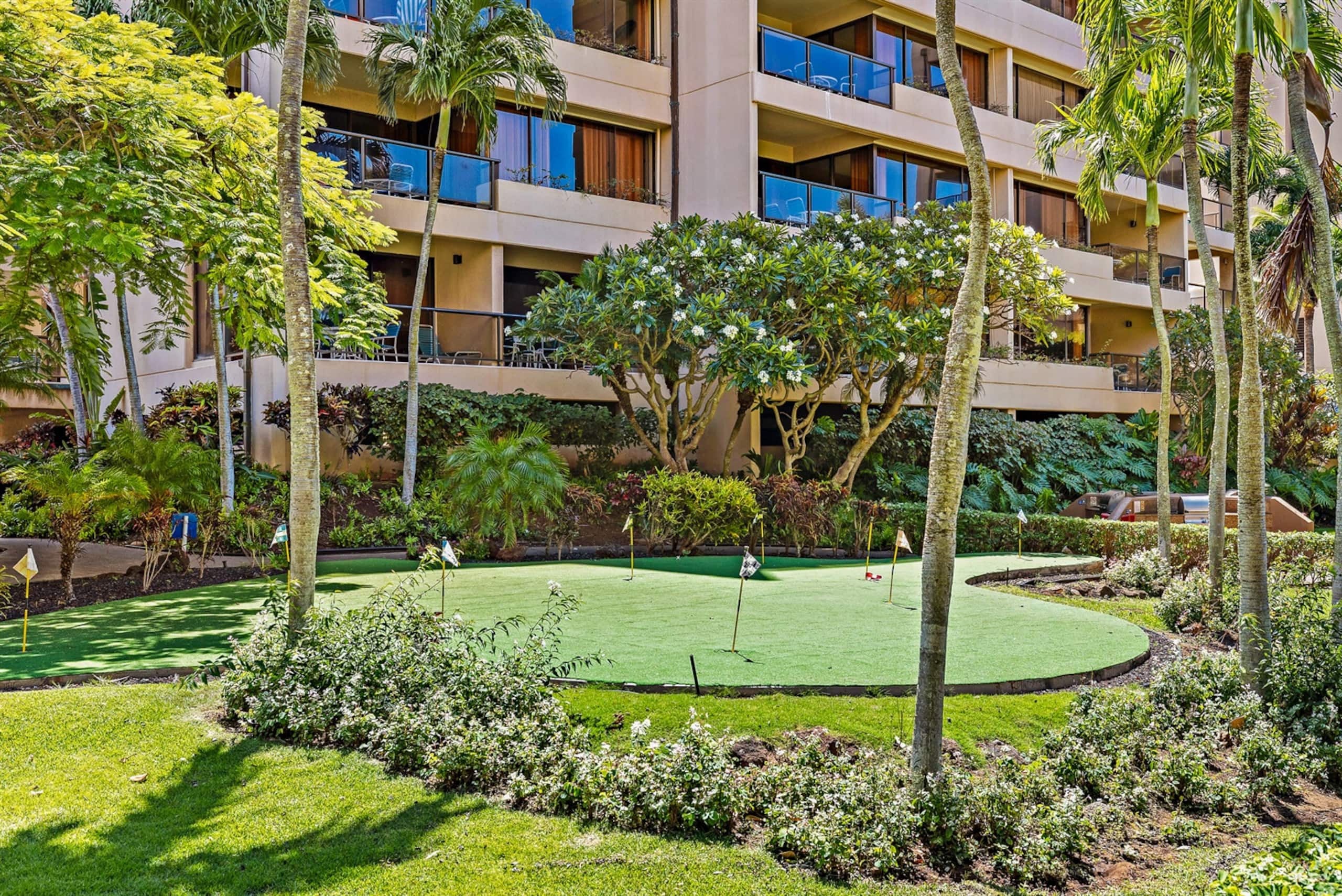 Condo in Lahaina · ★4.96 · 2 bedrooms · 3 beds · 2 baths - Image 40