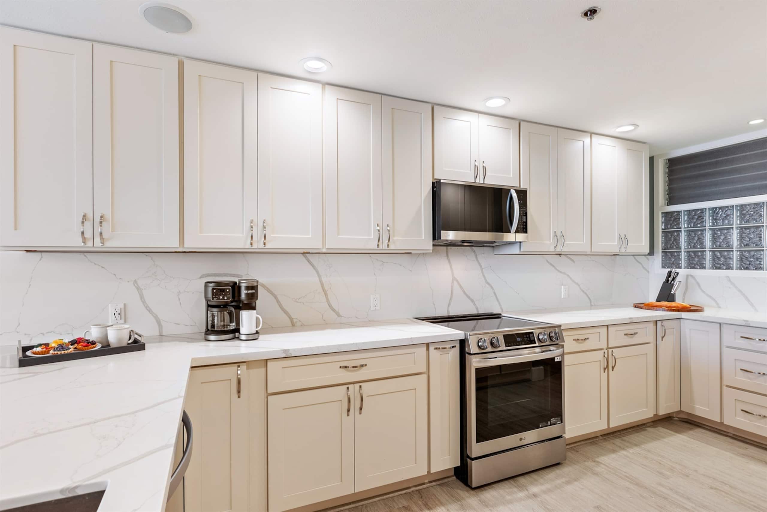 Condo in Lahaina · ★4.96 · 2 bedrooms · 3 beds · 2 baths - Image 17