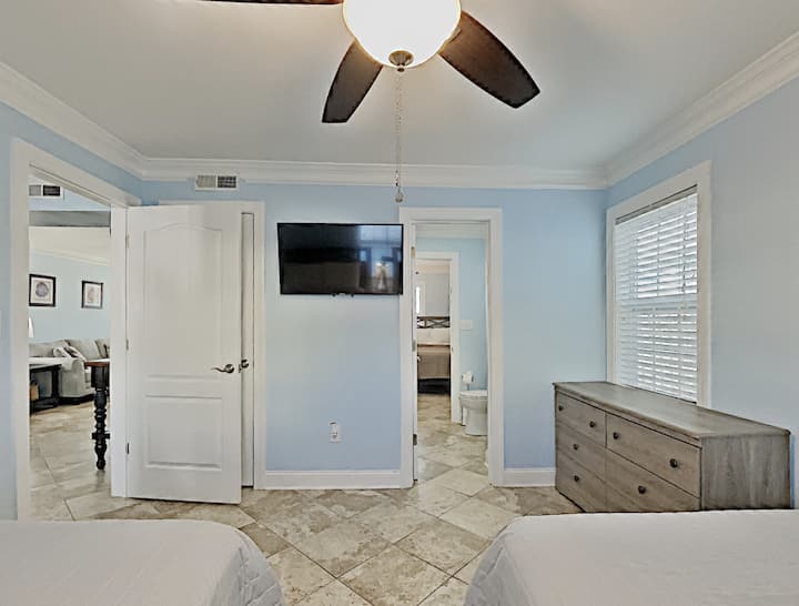 Iná fotka 3. spálne s 2 PLNOHODNOTNÝMI posteľami (1. poschodie)