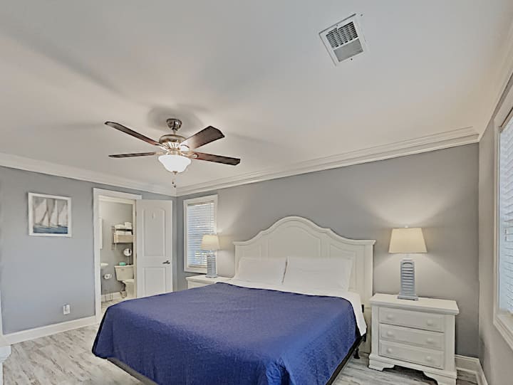 1. spálňa s manželskou posteľou KING (2. poschodie)