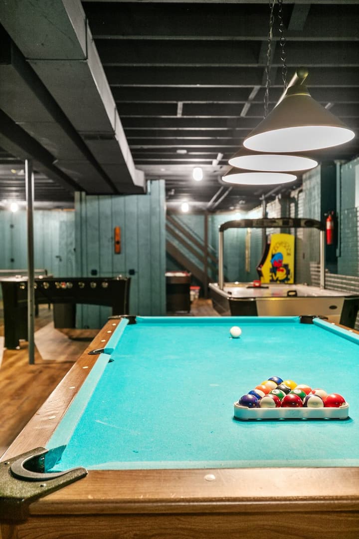 Lakefront • Hot Tub • Fireplace • Game Room • Fire