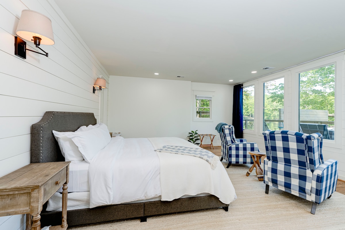 Master BR with Full Bath and view of lake