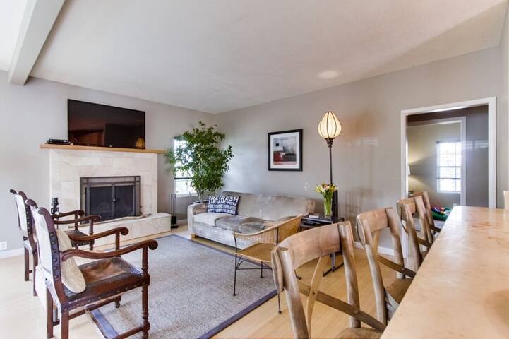 The Grande House+Studio: yard+pets+BBQ! gallery image 5