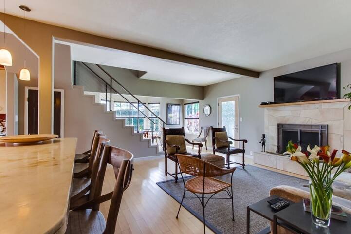 The Grande House+Studio: yard+pets+BBQ! gallery image 3