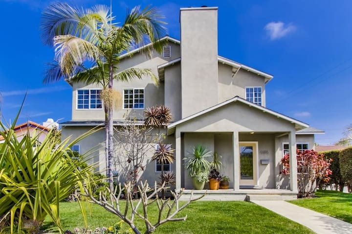 The Grande House+Studio: yard+pets+BBQ!