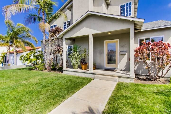 The Grande House+Studio: yard+pets+BBQ! gallery image 2