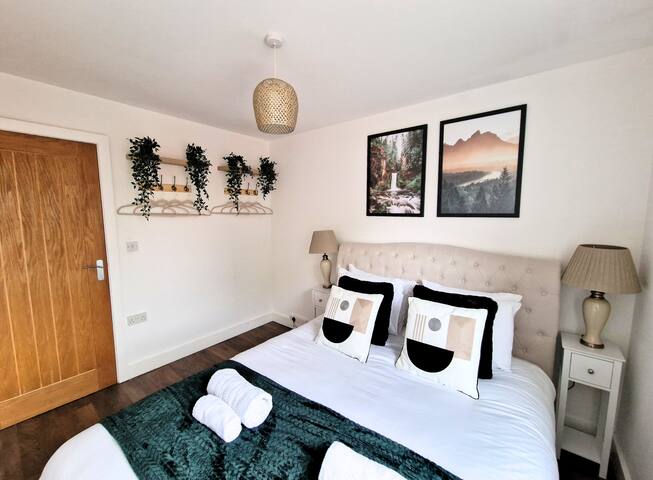 Manchester City Centre-3 Bedroom Flat By Bevolve gallery image 4