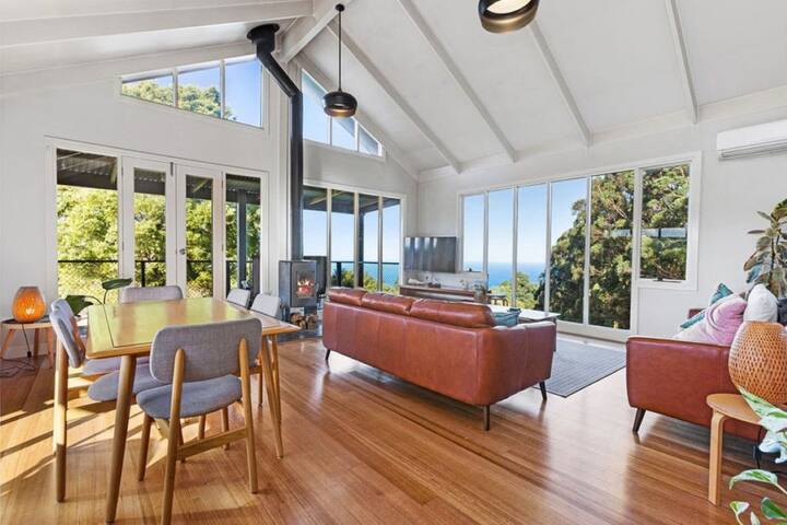 Ollie’s View – Breathtaking views to ocean & bush