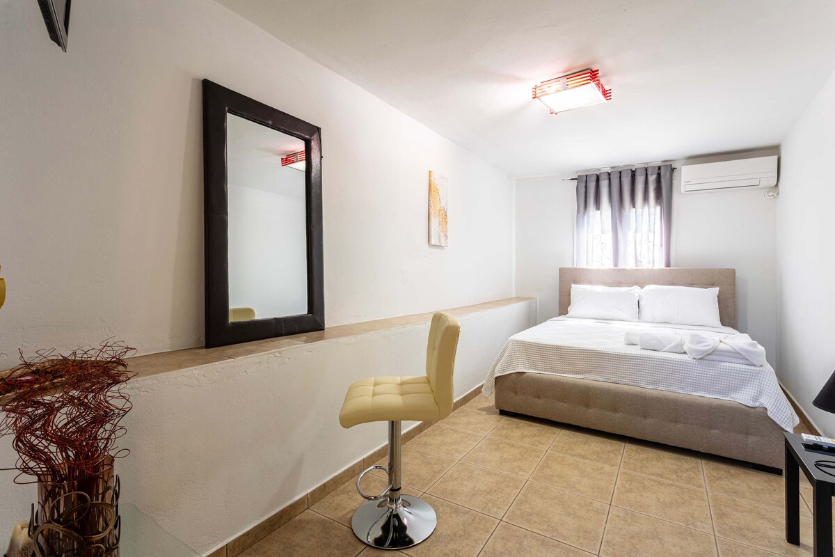 ห้องนอนที่ 2 พร้อมเตียงคู่ – สว่างและสะดวกสบาย เหมาะสำหรับคู่รัก