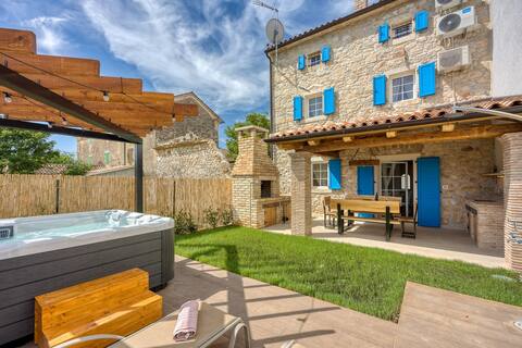 Successful Airbnb property: Casa darel with whirlpool in Općina Vižinada