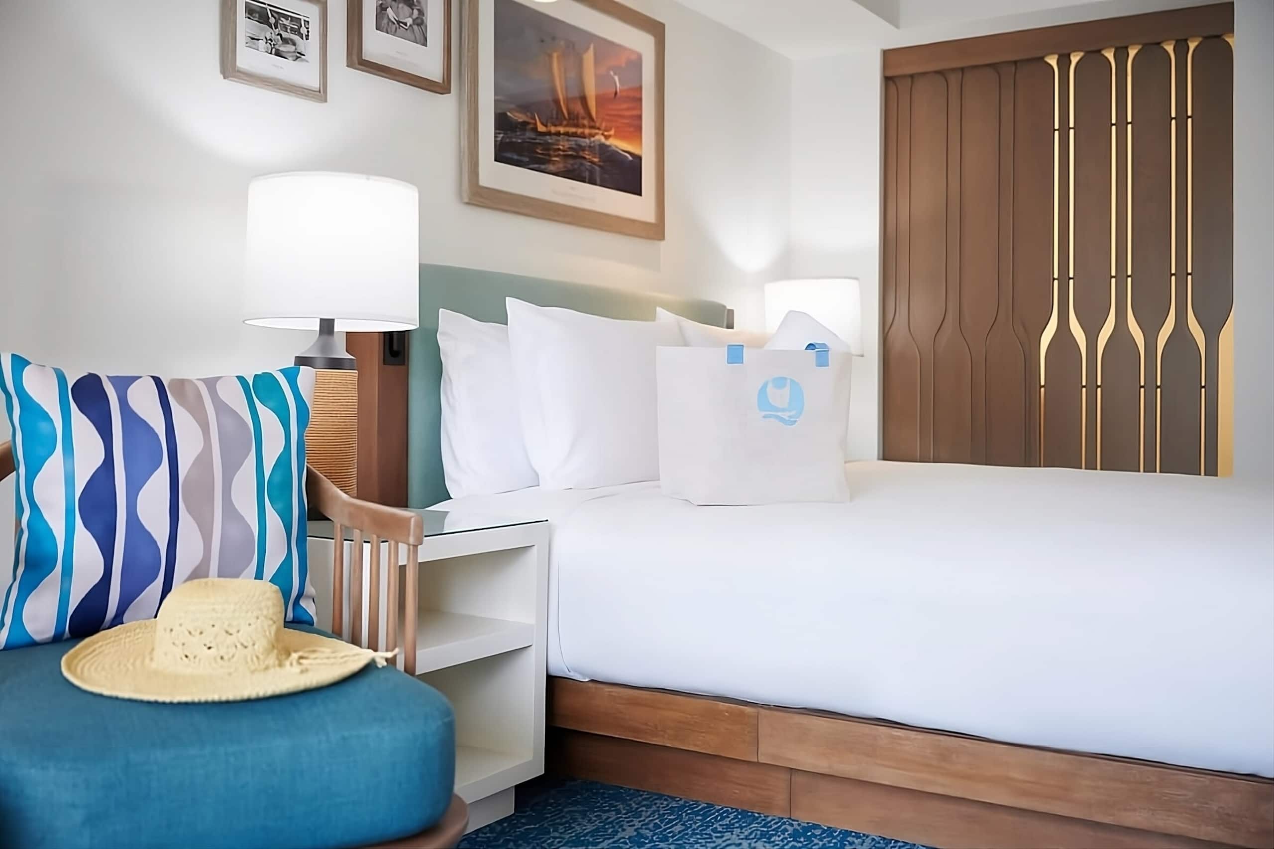 Standard 1 King Bed at Reef Waikiki Beach Resort - Image 5