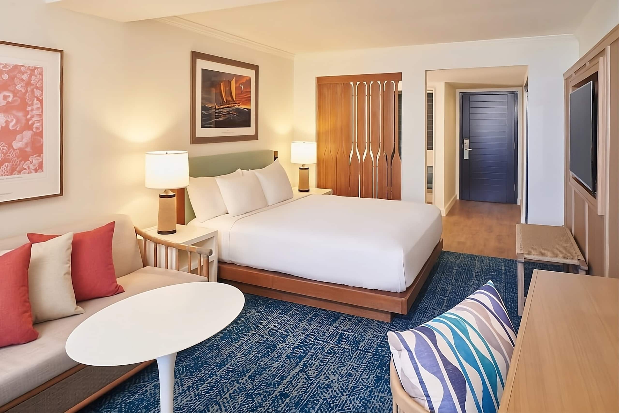 Standard 1 King Bed at Reef Waikiki Beach Resort - Image 8