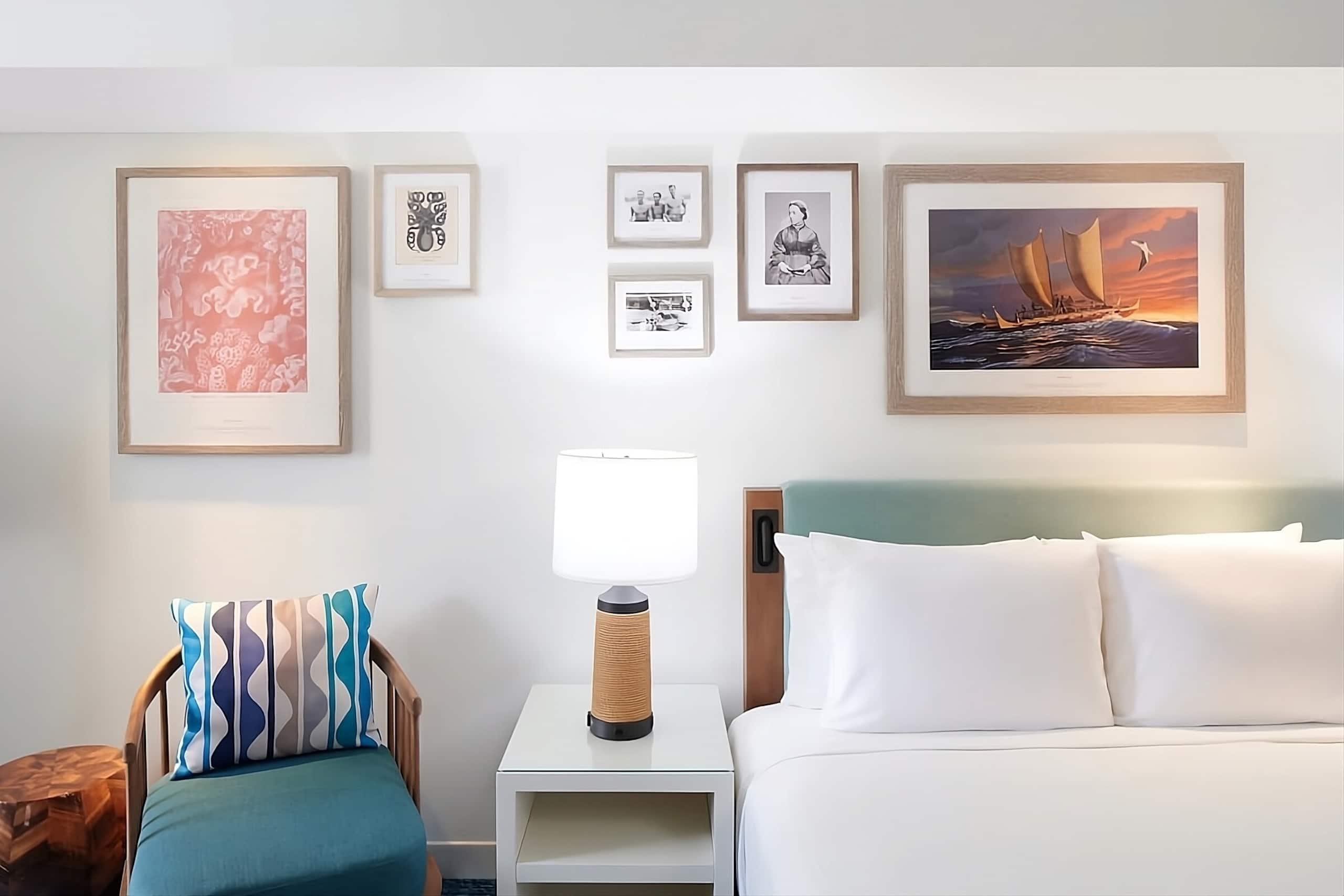 Standard 1 King Bed at Reef Waikiki Beach Resort - Image 6