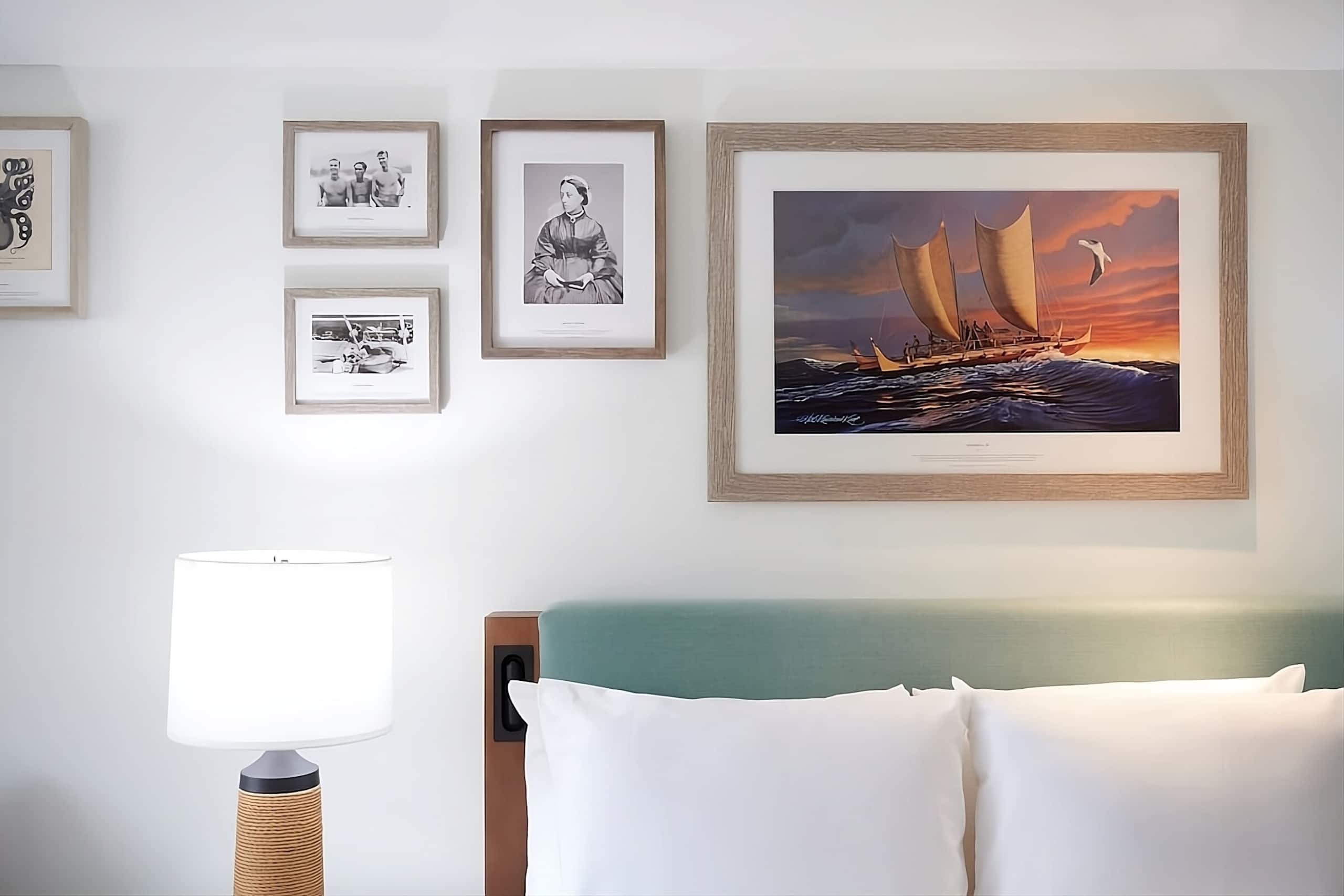 Standard 1 King Bed at Reef Waikiki Beach Resort - Image 7