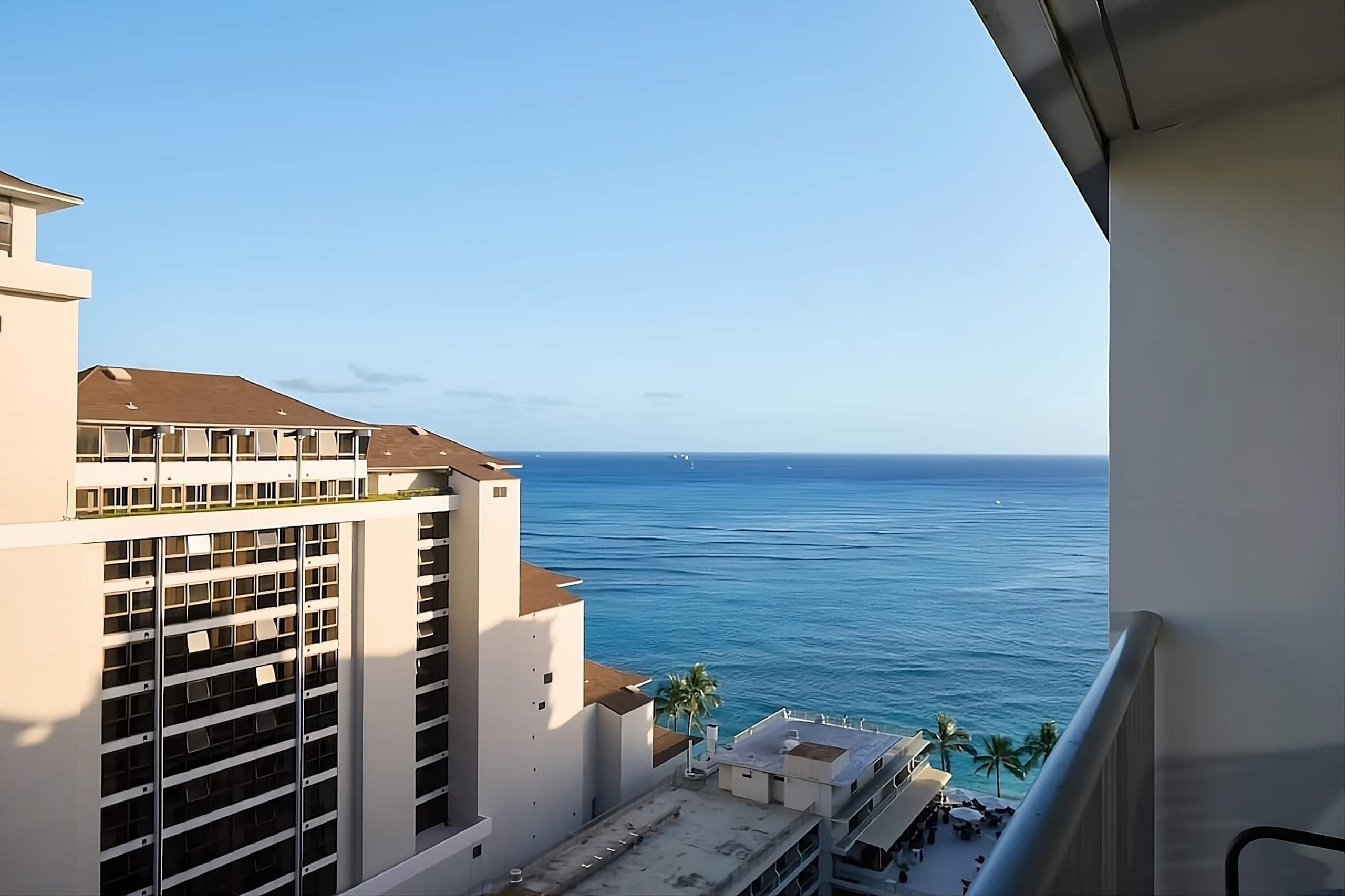 Standard 1 King Bed at Reef Waikiki Beach Resort - Image 18
