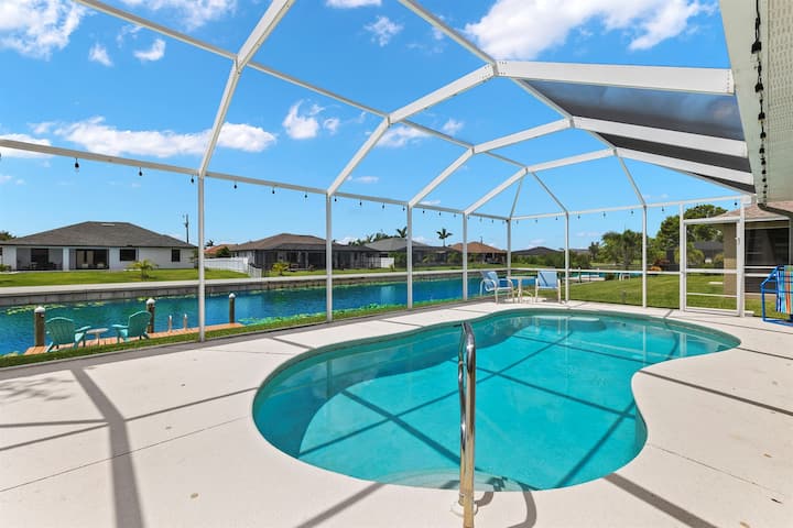 Cape Coral Canalfront Oasis: Private Dock, Heated - Cape Coral, FL