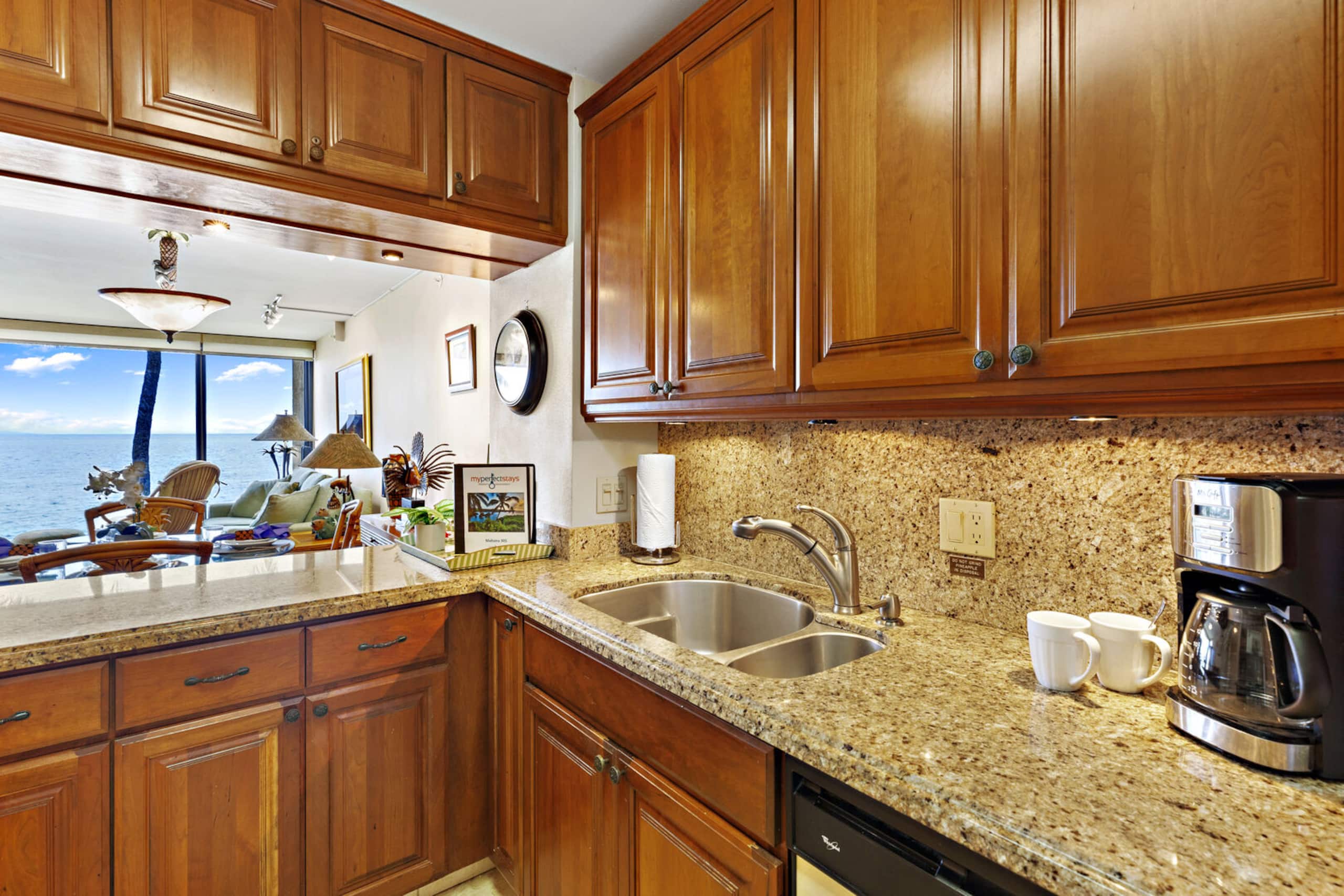 Condo in Lahaina · ★5.0 · 1 bedroom · 2 beds · 2 baths - Image 10