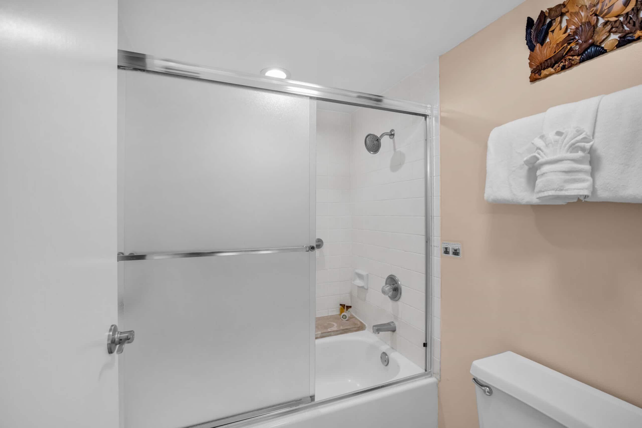 Condo in Lahaina · ★5.0 · 1 bedroom · 2 beds · 2 baths - Image 21